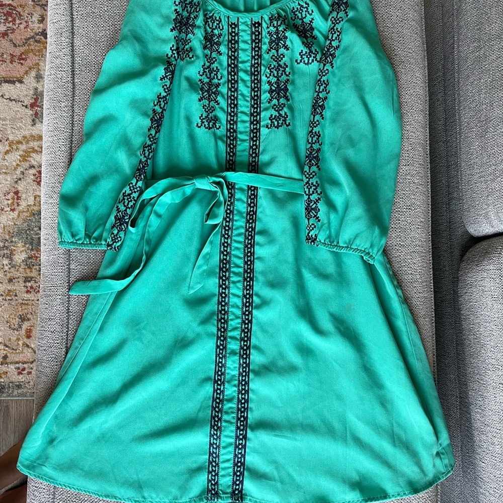 Green 3/4 sleeve dress with navy blue embroidered detail